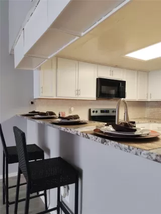 Photo #4: 10025443 Listing