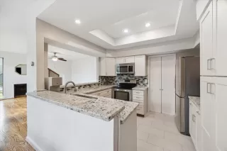 Photo #5: 10141912 Listing