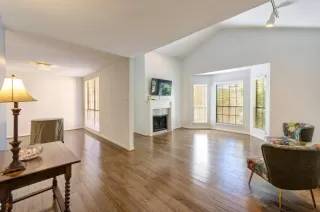 Photo #3: 10143490 Listing 