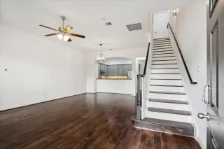 Photo #2: 10197099 Listing 