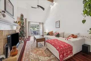 More Details about MLS # 10311214 : 2100 TANGLEWILDE STREET # 318