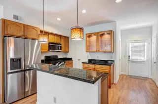 Photo #2: 10340773 Listing