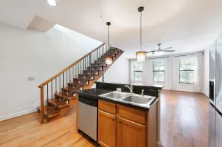 Photo #4: 10340773 Listing