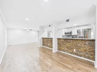 Photo #4: 10416766 Listing 