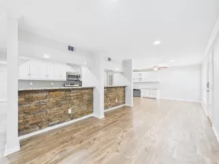 Photo #5: 10416766 Listing 