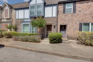 More Details about MLS # 10507701 : 840 THREADNEEDLE STREET E # 208