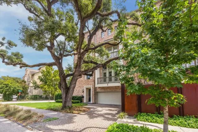 MLS: 10607782 Condo For Sale