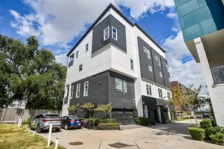 Photo #4: 10687825 Listing