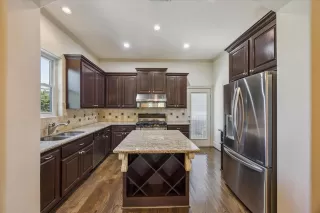 Photo #6: 10744319 Listing 