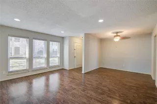 Photo #5: 10882373 Listing