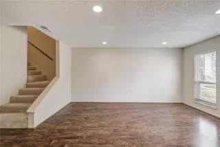 Photo #6: 10882373 Listing