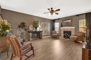 Photo #4: 11440389 Listing