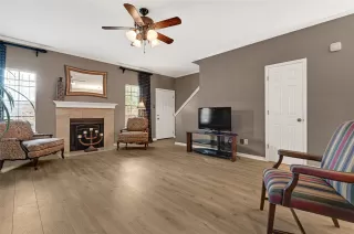 Photo #5: 11440389 Listing