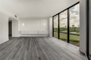 Photo #5: 11593373 Listing