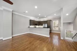 Photo #4: 11740829 Listing