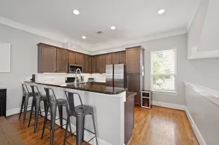 Photo #5: 11740829 Listing