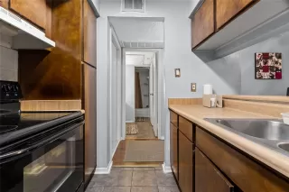 Photo #5: 11793418 Listing