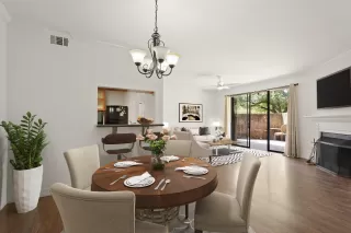 Photo #4: 12748162 Listing