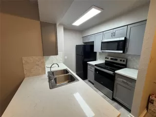 More Details about MLS # 12967033 : 10101 S GESSNER ROAD # 305