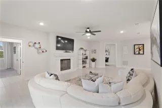 Photo #6: 13668032 Listing 