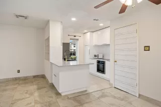 Photo #5: 13861283 Listing