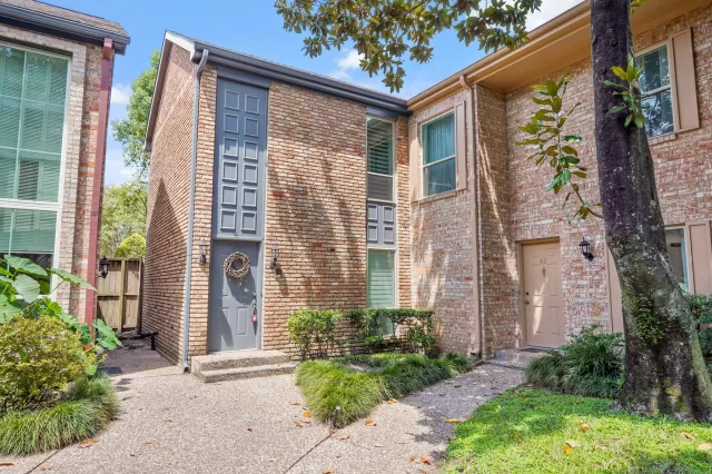 MLS: 13889306 Condo For Sale