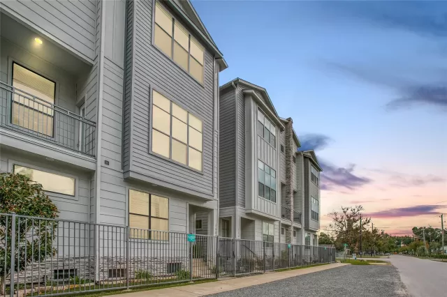 MLS: 13903101 Condo For Sale