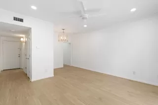 Photo #3: 14096027 Listing 