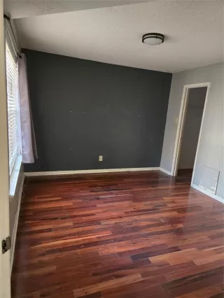 Photo #4: 14218430 Listing