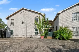 Photo #2: 14748124 Listing 