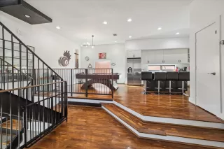 Photo #5: 14869580 Listing