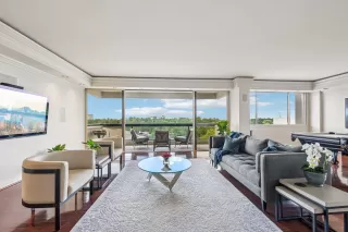 More Details about MLS # 14968392 : 49 BRIAR HOLLOW LANE # 702