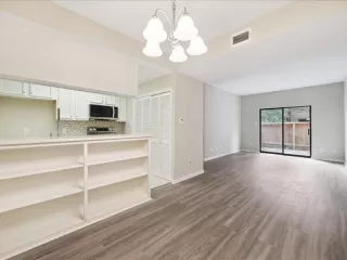 Photo #4: 15600286 Listing