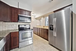 Photo #5: 15742460 Listing