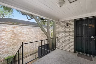 Photo #3: 15894428 Listing