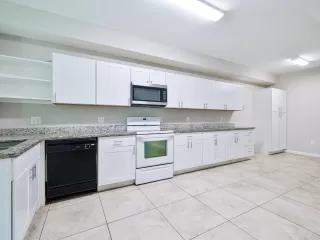 Photo #3: 15897679 Listing