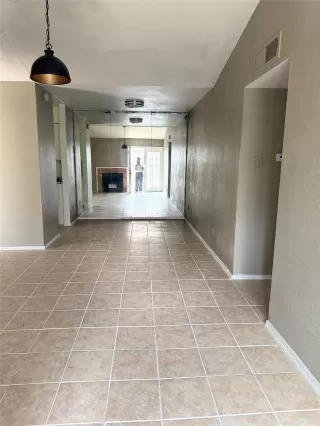 Photo #2: 16786964 Listing 