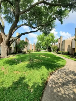 Photo #2: 16797458 Listing