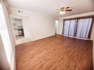 Photo #4: 16820609 Listing