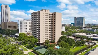 More Details about MLS # 17297052 : 1400 HERMANN DRIVE # 11E
