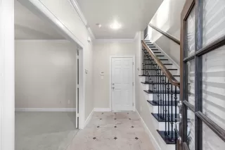 Photo #5: 17654360 Listing