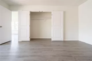 Photo #6: 18060798 Listing