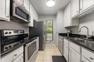 Photo #5: 18093579 Listing