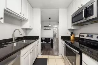 Photo #6: 18093579 Listing