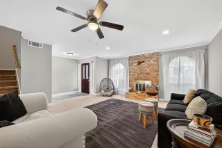 Photo #4: 18215338 Listing