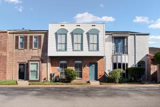 More Details about MLS # 18249898 : 7700 CREEKBEND DRIVE # 30