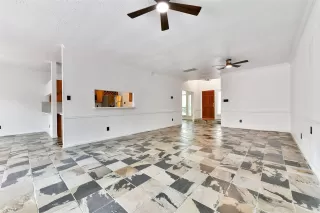 Photo #5: 18364190 Listing