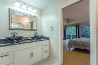 Photo #3: 18926167 Listing