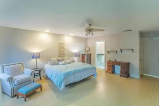 Photo #4: 18926167 Listing