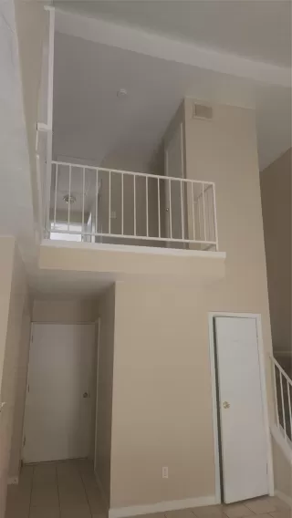 Photo #2: 19057352 Listing